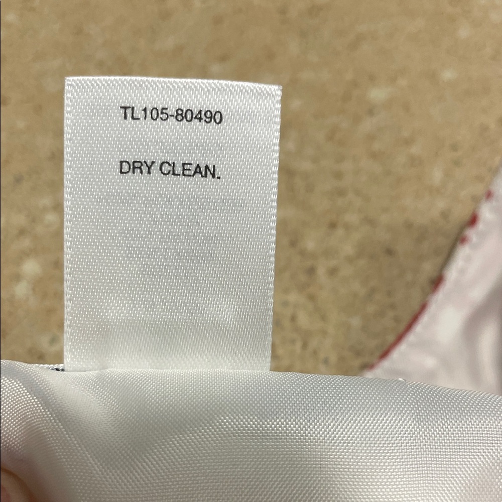Pendleton White and Red toile sleeveless blouse with Lining - Picture 3 of 6